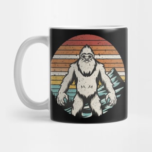 Retro vintage yeti Mug